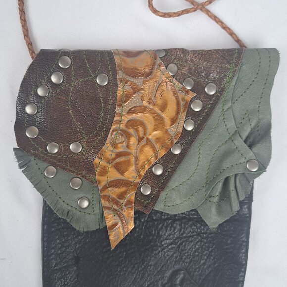 White Buffalo Creations Handmade Leather Crossbody - Picture 3 of 16